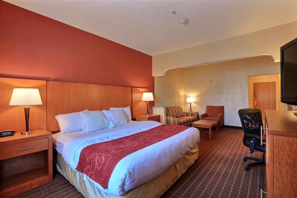 Comfort Suites Auburn Hills-Detroit Exterior foto